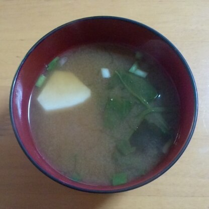 里芋とほうれん草のお味噌汁